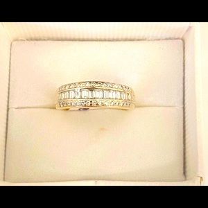 18kt Half eternity diamond ring.approx .89cts/100 SI 2 g-h color size 8🎁